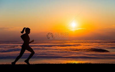 情侣头像海边 牵手夕阳 背影     唯美