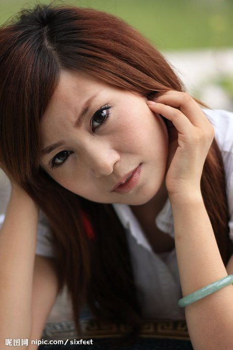 美女擦入动图 美女猫手姿势图 美女ok手势 美女插图 清新美女动图
