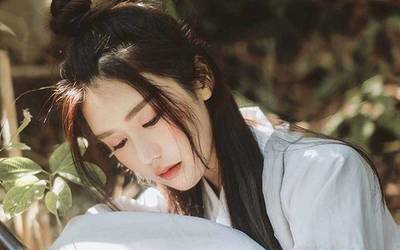 天生桃花命的生肖女