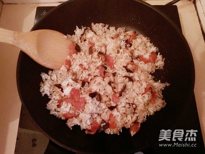 腊肠香菇焖炒饭的做法