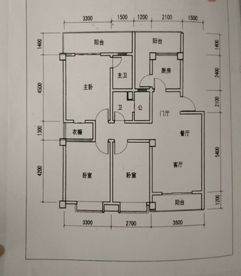 卧室门正对厕所和厨房