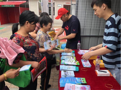 西秀区开展“创文线上答题”户外兑奖活动