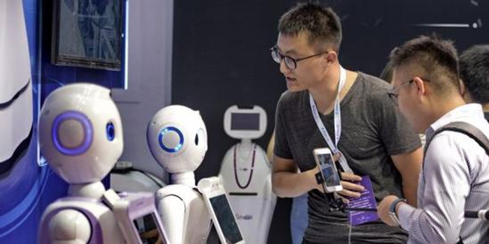 塞尔吉尼奥头球破门 第16分钟塞尔吉尼奥头球冲顶破门瞬间