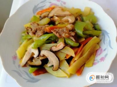 香菇土豆胡萝卜炒肉
