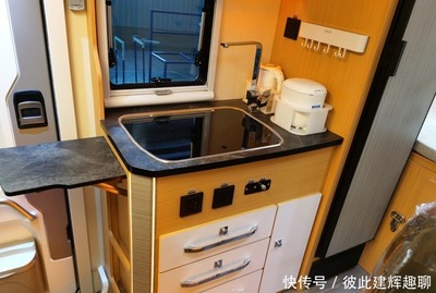 厨房橱柜有带台面