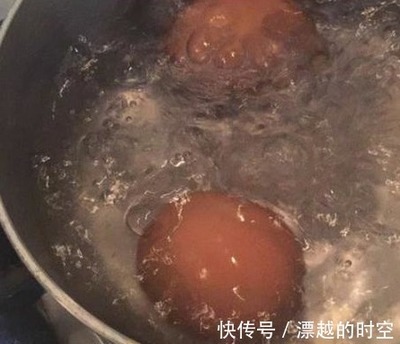 煮鸡蛋冷水下锅还是热水