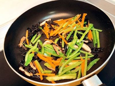 木耳胡萝卜香菇鸡丝