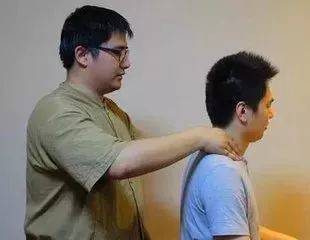 颈椎长个包是怎么回事