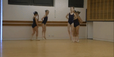 女孩学舞蹈 受伤