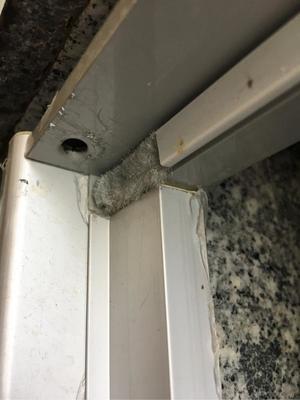 橱柜门老是掉怎么办