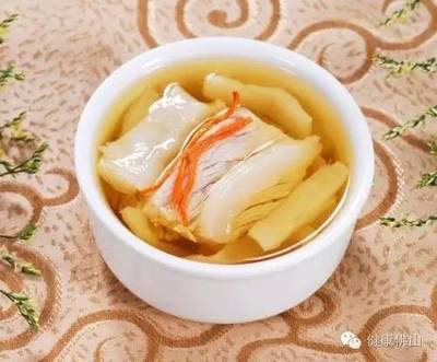 坐月子吃花胶