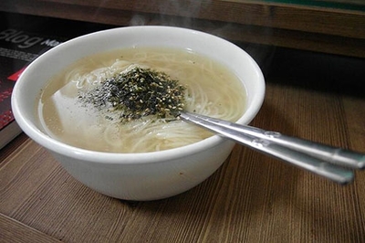 梦见自己吃方便面