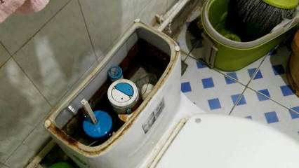 清洗马桶水箱