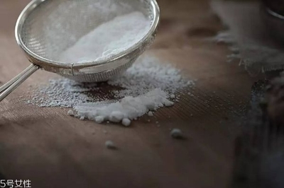 你能用糖霜代替糖粉做饼干吗?做戚风蛋糕糖霜可以代替糖粉吗