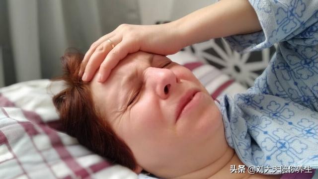 下眼睑发白是怎么回事