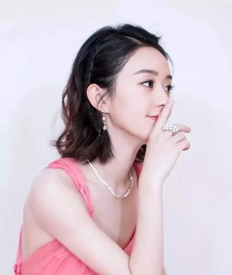短发怎么扎显脸小