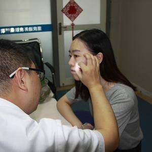 挑痘痘后能洗脸吗