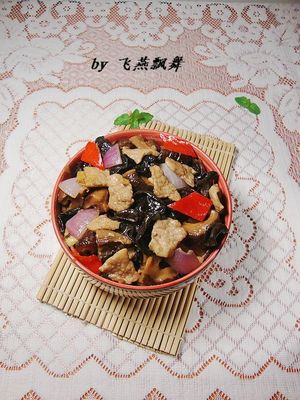 香菇木耳炒肉的功效与作用
