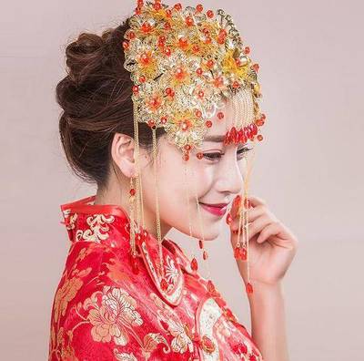 婚纱秀禾都适合的发型