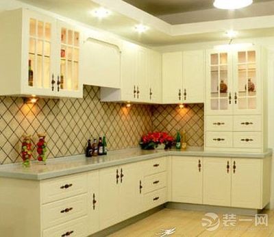 仿实木模压板橱柜品牌