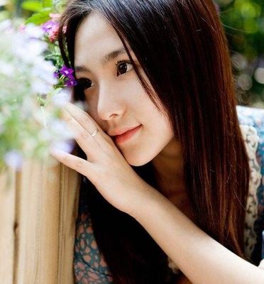 天生桃花命的生肖女