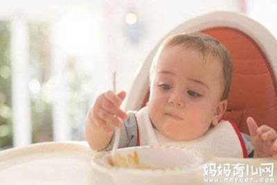 六个月婴儿辅食吃多少