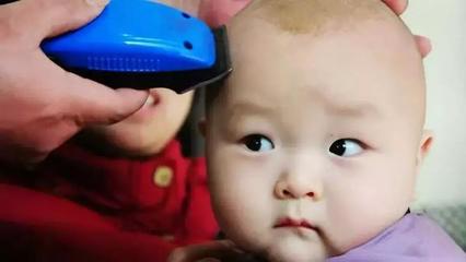 新生儿多大可以剃头发