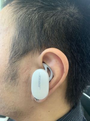 耳朵里面胀是怎么回事