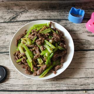 孕妇可以吃牛肉炒芹菜吗