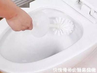 马桶黑色污垢怎么去除