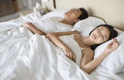 亲戚在别人家睡怎么破