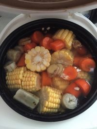 玉米排骨胡萝卜香菇汤做法
