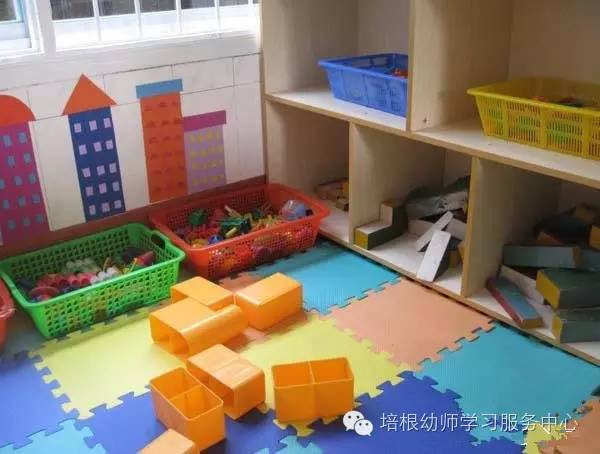 小班建构区墙面