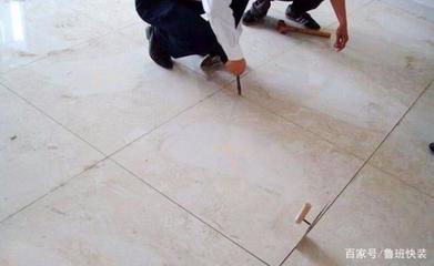 瓷砖地板松动了