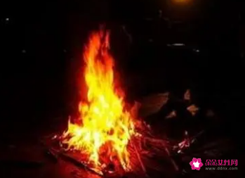 孕妇梦见烧火