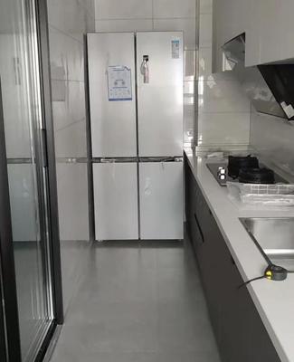 冰箱门橱柜门一起开