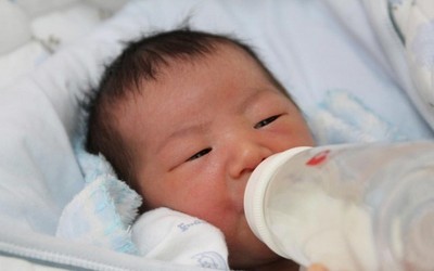 新生儿喝多少度的奶粉