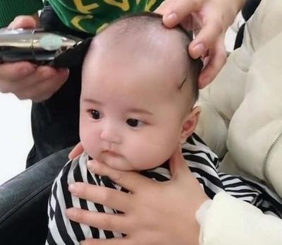给宝宝剪头发