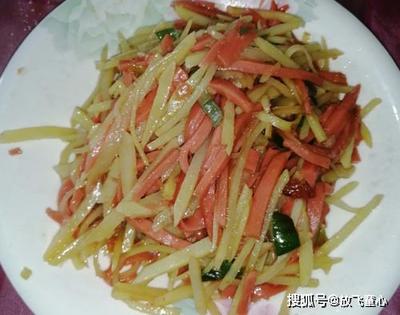 土豆丝炒火腿肠的做法