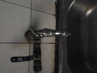 厨房用混水龙头漏水