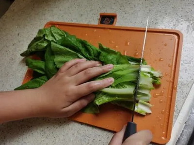 梦见自己炒菜给别人吃