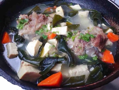 筒子骨炖海带加香菇