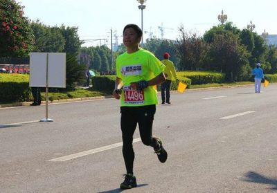 大脚指甲变黑是怎么回事