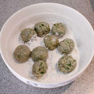 香菜大丸子的做法大全家常