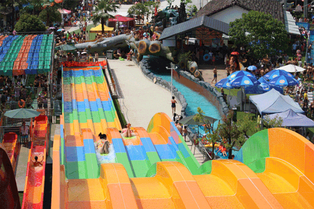 加勒比海水上樂園