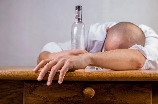 半夜出冷汗是怎么回事