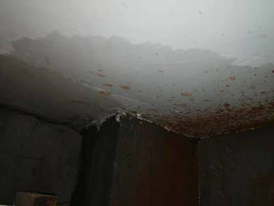 下雨厨房墙角渗水