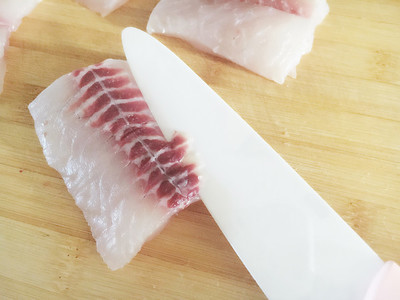 鱼肉红色是怎么回事