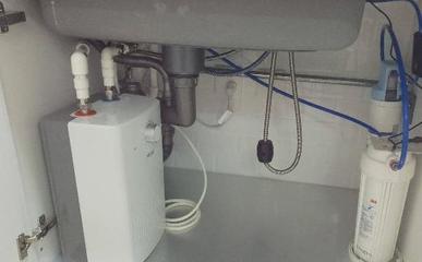电热水器安裝在厨房里行吗