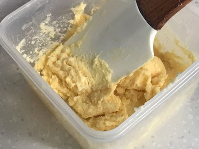 菠萝能和奶粉一起吃吗